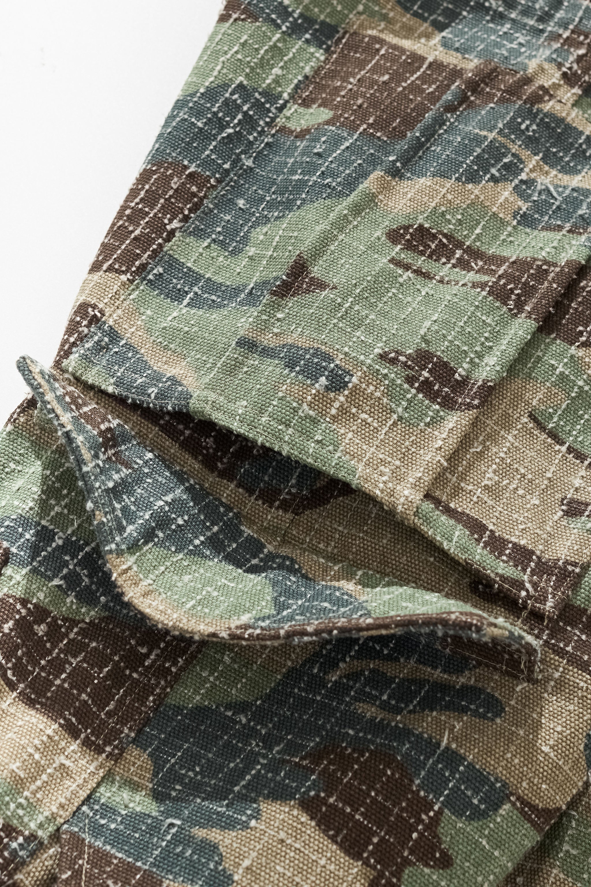 NEEDLE PUNCH CAMO SHORTS